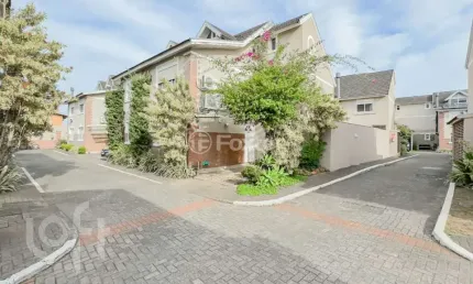 Casa em condomínio fechado com 3 quartos à venda na Rua Augusto Attílio Giordani, 87, São Sebastião, Porto Alegre, 164 m2 por R$ 750.000
