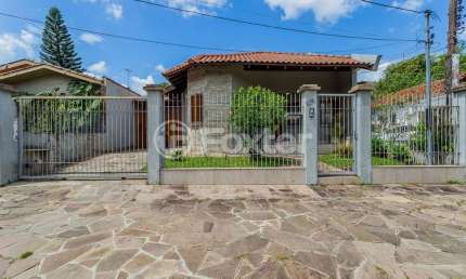 Casa com 3 quartos à venda na Rua Doutor Jorge Fayet, 651, Chácara das Pedras, Porto Alegre, 360 m2 por R$ 1.400.000