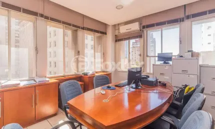 Sala comercial com 3 salas à venda na Avenida Borges de Medeiros, 308, Centro Histórico, Porto Alegre, 123 m2 por R$ 320.000