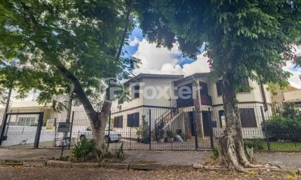Casa com 5 quartos à venda na Rua Abílio Miller, 53, Jardim Itu Sabará, Porto Alegre, 244 m2 por R$ 800.000