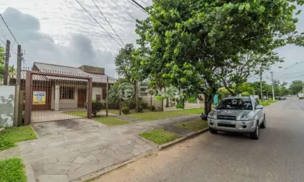 Casa com 3 quartos à venda na Avenida Orleaes, 286, Guarujá, Porto Alegre, 182 m2 por R$ 850.000