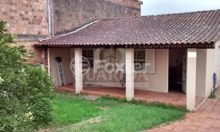 Casa com 2 quartos à venda na Avenida Edgar Pires de Castro, 925, Hípica, Porto Alegre, 150 m2 por R$ 640.000