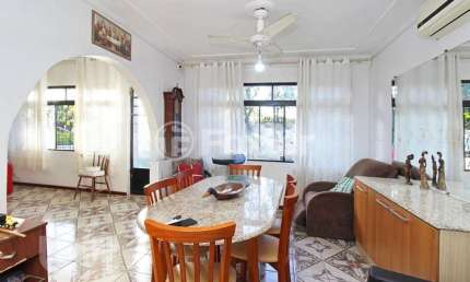 Casa com 3 quartos à venda na Rua Doutor Fernando Ortiz Schneider, 129, Partenon, Porto Alegre, 215 m2 por R$ 900.000