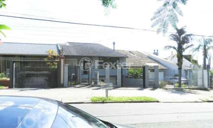 Casa com 3 quartos à venda na Avenida General Barreto Viana, 460, Chácara das Pedras, Porto Alegre, 330 m2 por R$ 1.850.000