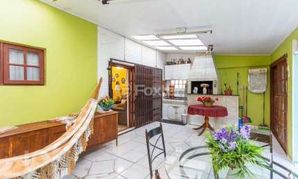 Casa com 3 quartos à venda na Rua Gaspar Martins, 454, Floresta, Porto Alegre, 222 m2 por R$ 775.000