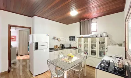 Casa com 3 quartos à venda na rua vicente pereira de souza, 203, cavalhada, porto alegre, 115 m2 por r$ 529.000