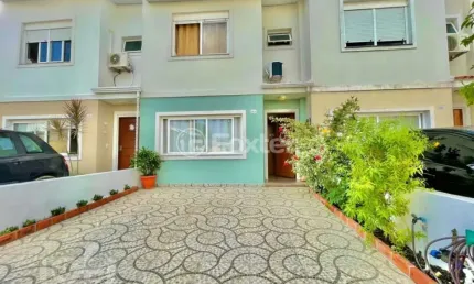 Casa em condomínio fechado com 3 quartos à venda na Avenida Edgar Pires de Castro, 2520, Hípica, Porto Alegre, 144 m2 por R$ 359.000