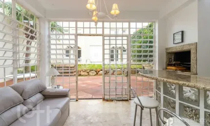 Casa com 5 quartos à venda na Rua Araruama, 785, Vila Jardim, Porto Alegre, 380 m2 por R$ 2.960.000