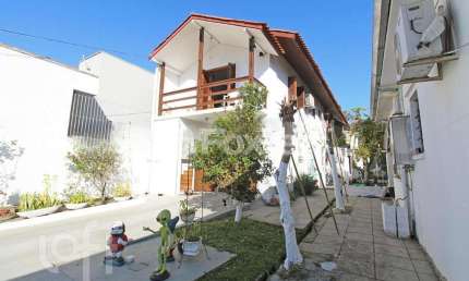 Casa com 4 quartos à venda na Rua Doutor Jorge Fayet, 643, Chácara das Pedras, Porto Alegre, 156 m2 por R$ 1.500.000