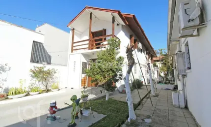 Casa com 4 quartos à venda na Rua Doutor Jorge Fayet, 643, Chácara das Pedras, Porto Alegre, 156 m2 por R$ 1.500.000
