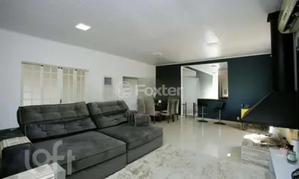 Casa com 3 quartos à venda na rua general gomes carneiro, 603, medianeira, porto alegre, 468 m2 por r$ 650.000