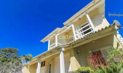 Casa com 3 quartos à venda na Avenida José Gertum, 365, Chácara das Pedras, Porto Alegre, 600 m2 por R$ 2.185.000