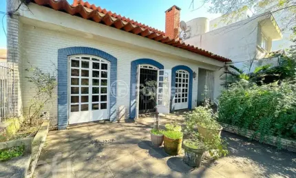 Casa com 5 quartos à venda na Avenida Inácio Vasconcelos, 99, Boa Vista, Porto Alegre, 304 m2 por R$ 1.274.000