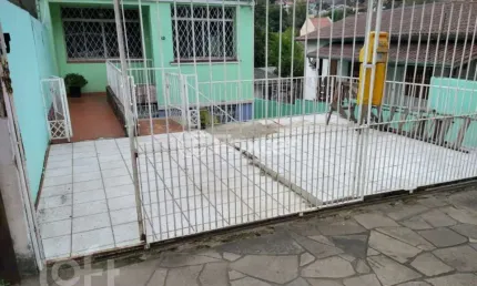 Casa com 4 quartos à venda na Rua Dom João VI, 52, Medianeira, Porto Alegre, 139 m2 por R$ 450.000