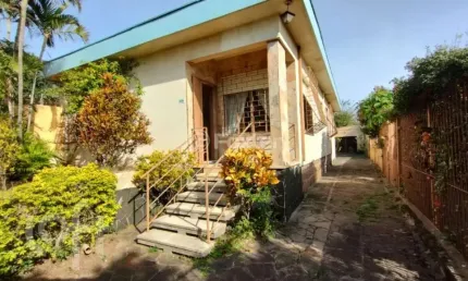 Casa com 3 quartos à venda na Rua Monte Flor, 215, Jardim Floresta, Porto Alegre, 147 m2 por R$ 638.000