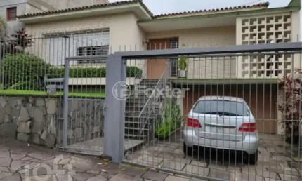 Casa com 3 quartos à venda na rua matias josé bins, 753, três figueiras, porto alegre, 460 m2 por r$ 1.700.000