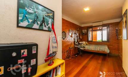 Casa com 3 quartos à venda na Rua Charruas, 204, Espírito Santo, Porto Alegre, 220 m2 por R$ 1.340.000