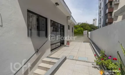 Casa com 3 quartos à venda na rua barão de cerro largo, 645, menino deus, porto alegre, 299 m2 por r$ 990.000