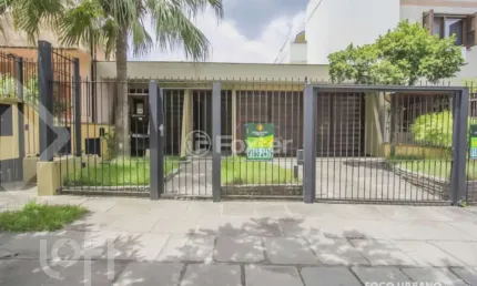Casa com 5 quartos à venda na Rua Professor Ivo Corseuil, 344, Petrópolis, Porto Alegre, 333 m2 por R$ 1.100.000