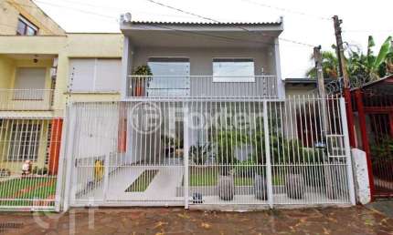 Casa com 3 quartos à venda na Rua Teixeira de Freitas, 558, Santo Antônio, Porto Alegre, 138 m2 por R$ 1.390.000
