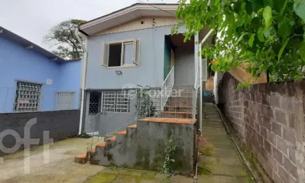 Casa com 3 quartos à venda na Rua Felizardo de Farias, 236, Medianeira, Porto Alegre, 145 m2 por R$ 299.000