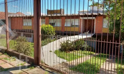Casa com 3 quartos à venda na avenida natal, 187, medianeira, porto alegre, 346 m2 por r$ 2.000.000
