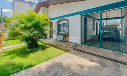 Casa com 3 quartos à venda na Rua Congo, 110, Vila Ipiranga, Porto Alegre, 187 m2 por R$ 1.100.000