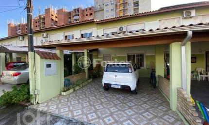 Casa em condomínio fechado com 3 quartos à venda na Rua Henrique Stefani, 801, Igara, Canoas, 84 m2 por R$ 449.900