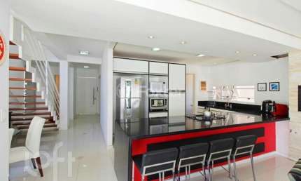 Casa com 3 quartos à venda na Rua Eroni Soares Machado, 74, Hípica, Porto Alegre, 230 m2 por R$ 870.000
