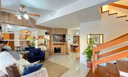 Casa com 3 quartos à venda na Rua Alexandre de Gusmão, 189, Hípica, Porto Alegre, 134 m2 por R$ 650.000