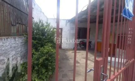 Casa com 1 quarto à venda na Avenida Outeiro, 116, Coronel Aparício Borges, Porto Alegre, 290 m2 por R$ 418.000