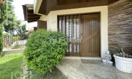 Casa com 3 quartos à venda na Rua Juruá, 105, Jardim São Pedro, Porto Alegre, 309 m2 por R$ 1.290.000