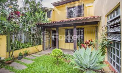 Casa comercial com 3 salas à venda na Rua Carlos Huber, 215, Três Figueiras, Porto Alegre, 249 m2 por R$ 950.000