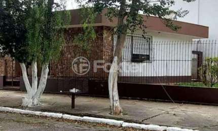 Casa com 4 quartos à venda na Rua Barão de Tramandaí, 15, Passo da Areia, Porto Alegre, 205 m2 por R$ 1.000.000