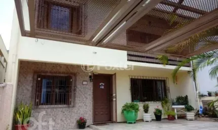 Casa com 5 quartos à venda na rua barão de teffe, 260, menino deus, porto alegre, 316 m2 por r$ 850.000