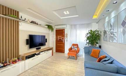 Casa com 3 quartos à venda na Rua Ilari Arlindo Basei, 81, Guarujá, Porto Alegre, 176 m2 por R$ 645.000