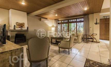 Casa com 4 quartos à venda na Avenida Teixeira Mendes, 193, Chácara das Pedras, Porto Alegre, 306 m2 por R$ 1.800.000