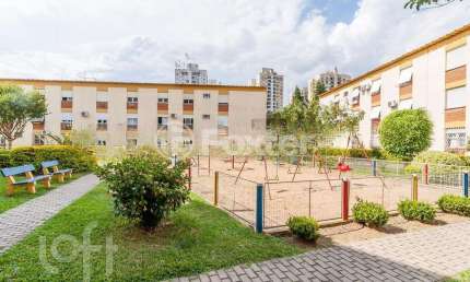 Apartamento com 2 quartos à venda na Rua Roque Calage, 260, Passo da Areia, Porto Alegre, 47 m2 por R$ 302.100