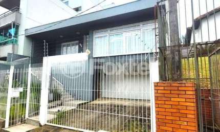 Casa com 3 quartos à venda na Rua Riveira, 542, Petrópolis, Porto Alegre, 242 m2 por R$ 1.700.000