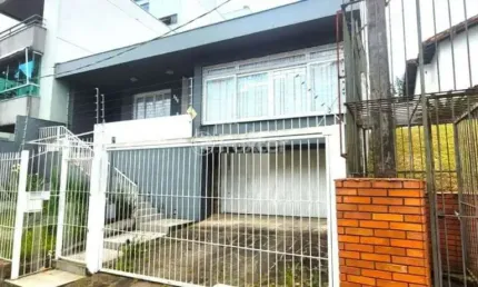 Casa com 3 quartos à venda na rua riveira, 542, petrópolis, porto alegre, 242 m2 por r$ 1.700.000