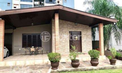 Casa com 3 quartos à venda na Rua Ilmo Alfredo Pletsch, 125, Jardim Mauá, Novo Hamburgo, 182 m2 por R$ 780.000