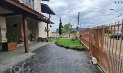 Casa com 4 quartos à venda na Rua Professor Américo Vespúcio Prates, 46, Carianos, Florianópolis, 370 m2 por R$ 1.680.000