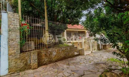 Casa com 3 quartos à venda na Rua Fagundes Varela, 153, Santo Antônio, Porto Alegre, 300 m2 por R$ 1.250.000