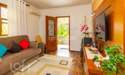 Casa com 3 quartos à venda na Rua Rafael Clark, 195, Partenon, Porto Alegre, 280 m2 por R$ 549.000