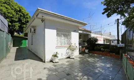 Casa com 3 quartos à venda na Avenida Icaraí, 390, Cristal, Porto Alegre, 200 m2 por R$ 890.000