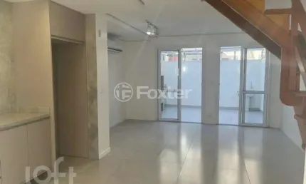 Casa em condomínio fechado com 2 quartos à venda na Rua Brasil, 0384, Centro, Canoas, 108 m2 por R$ 680.000