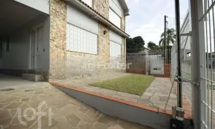 Casa com 5 quartos à venda na Rua Tupi, 691, Igara, Canoas, 244 m2 por R$ 798.000