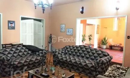 Casa com 3 quartos à venda na Rua Coronel Neves, 472, Medianeira, Porto Alegre, 450 m2 por R$ 1.600.000