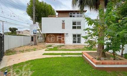 Casa com 3 quartos à venda na Rua dos Guenoas, 1200, Guarujá, Porto Alegre, 265 m2 por R$ 600.000