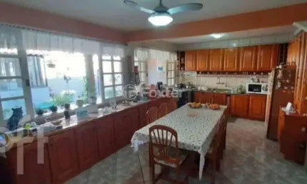 Casa com 3 quartos à venda na avenida orleaes, 744, guarujá, porto alegre, 318 m2 por r$ 650.000